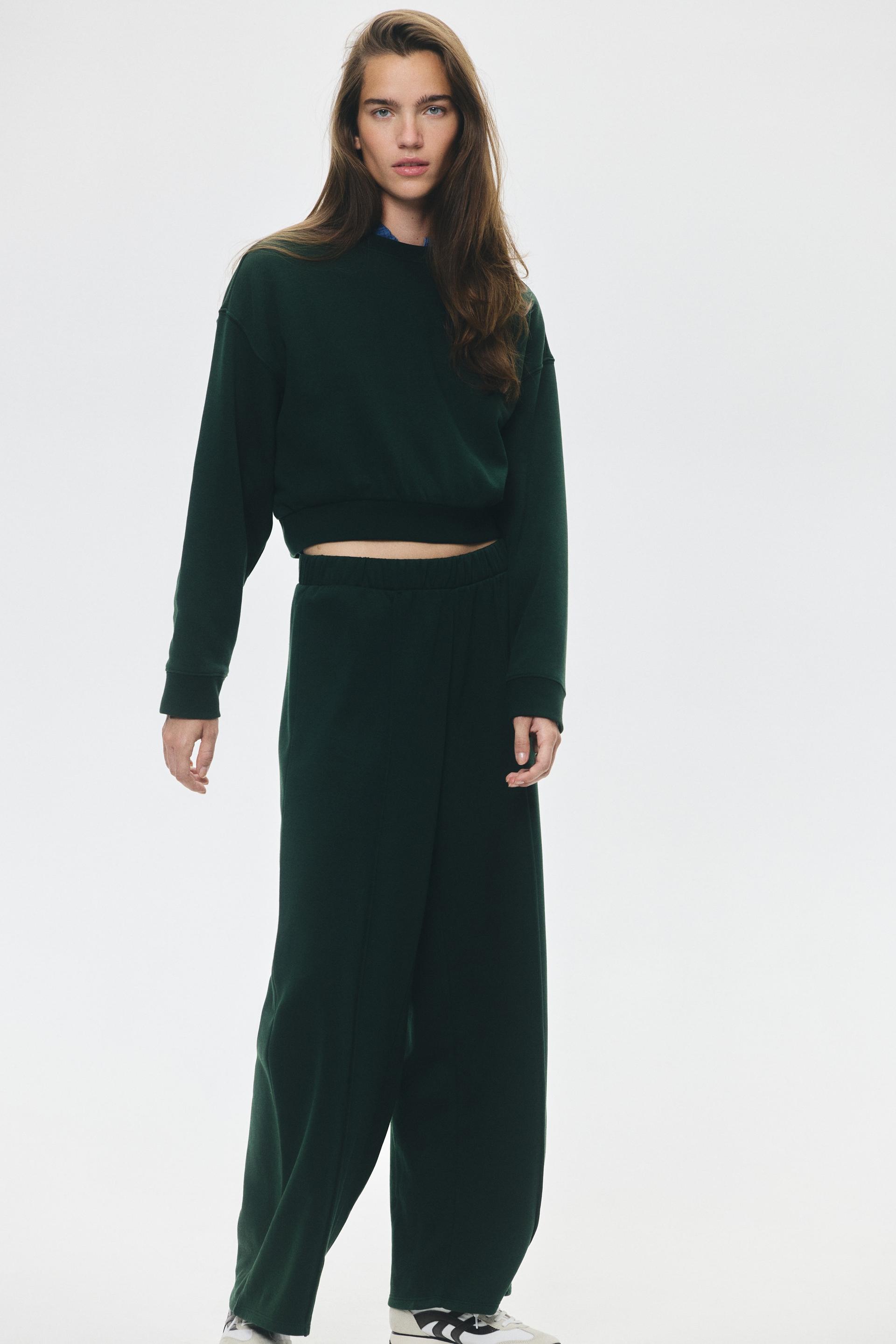 2-piece sweatshirt and joggers set