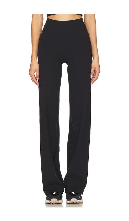 437 the essentials pant in black.