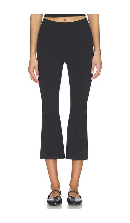 437 the perfect capri pants in black.