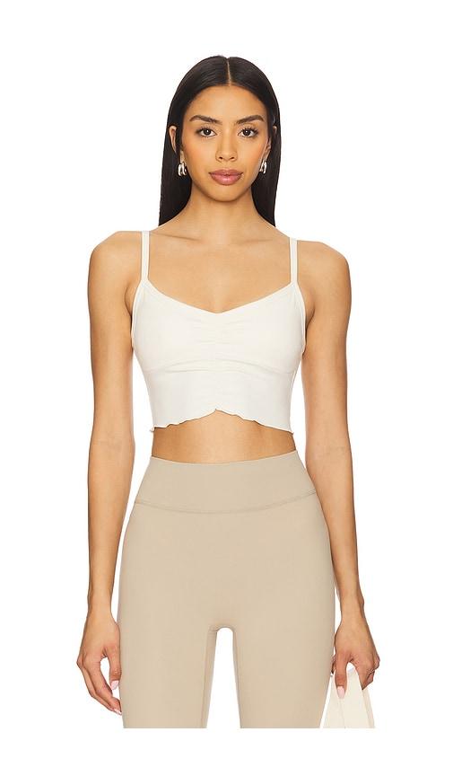 437 the scrunch sports bra in cream.