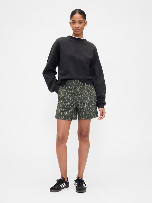 5" mid rise downtown khaki shorts