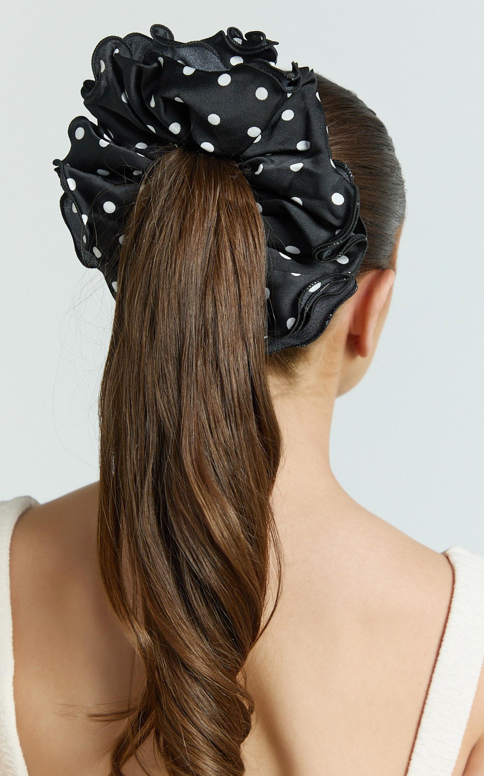 alma polka dot scrunchie in black pattern