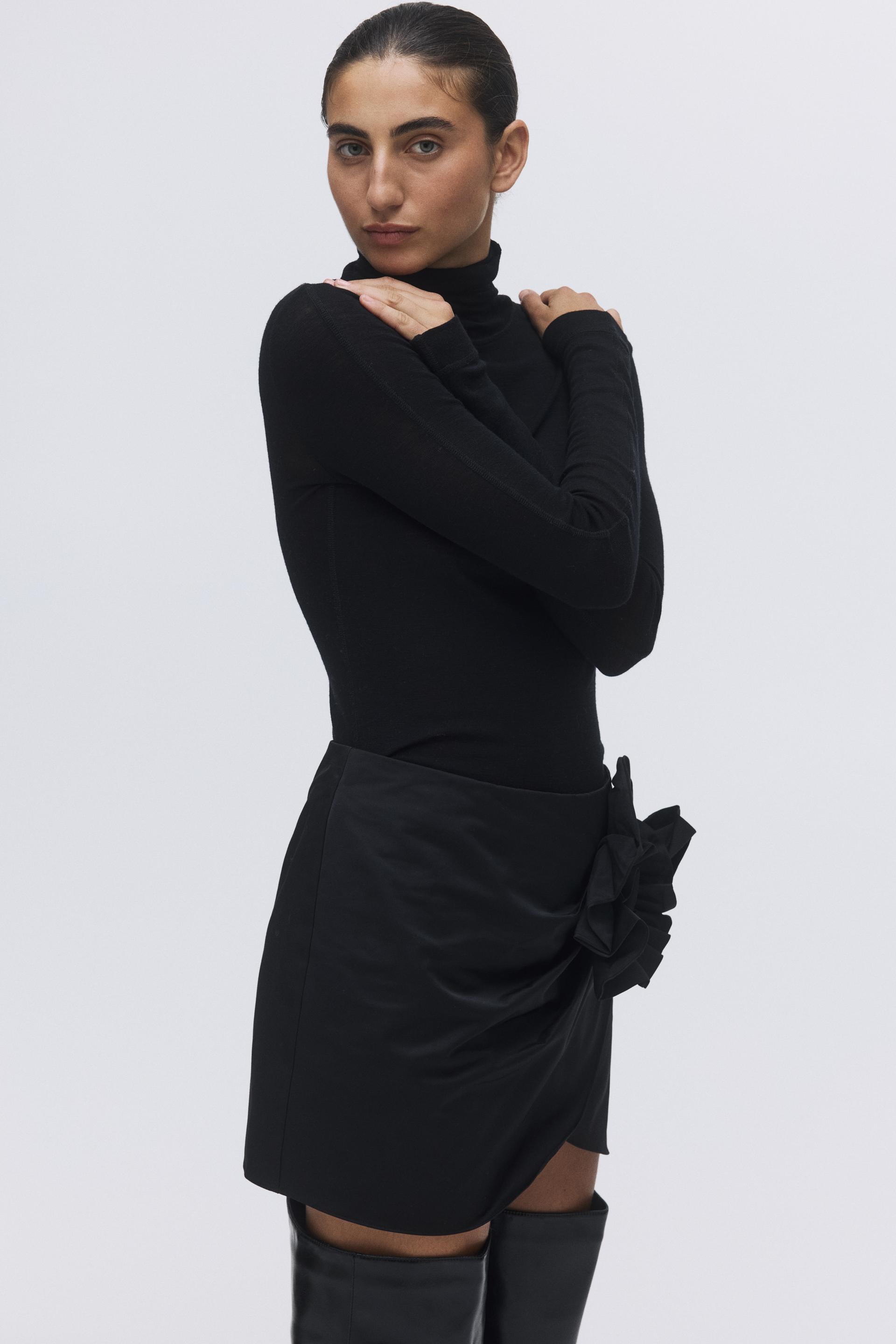 appliquéd mini skirt