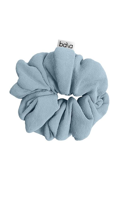 bala mat scrunchie in sea.