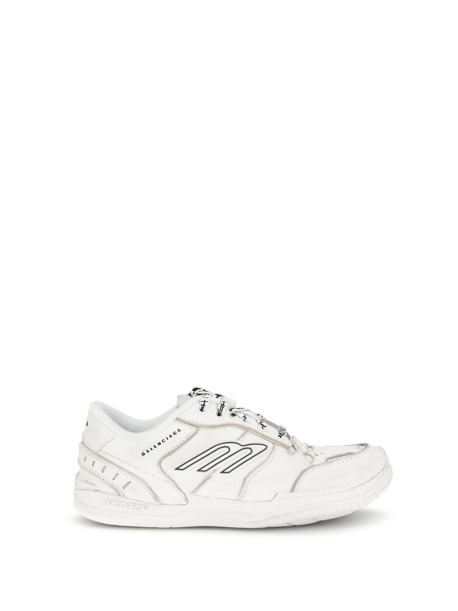 balenciaga hamptons worn-out sneakers