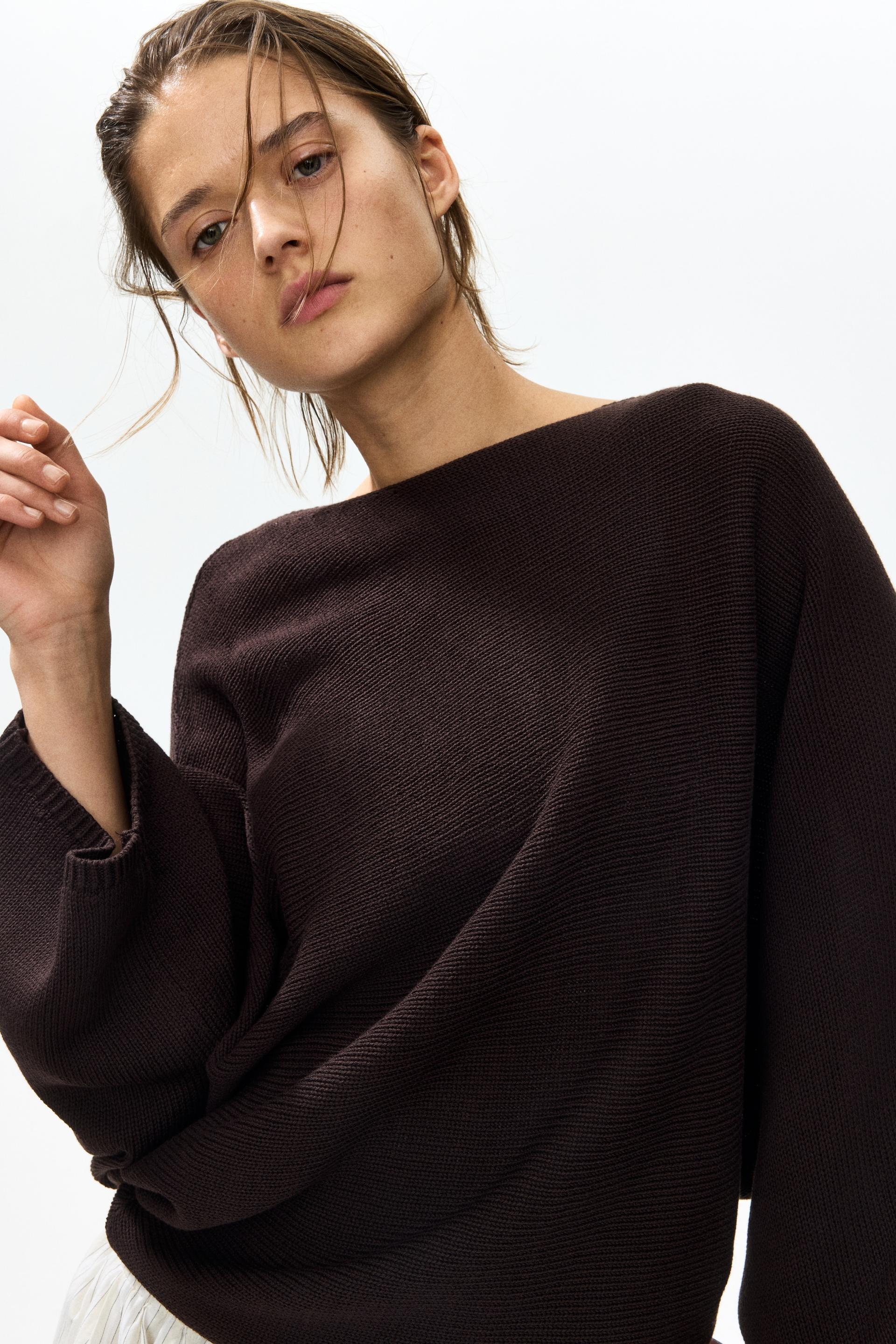 batwing-sleeved sweater
