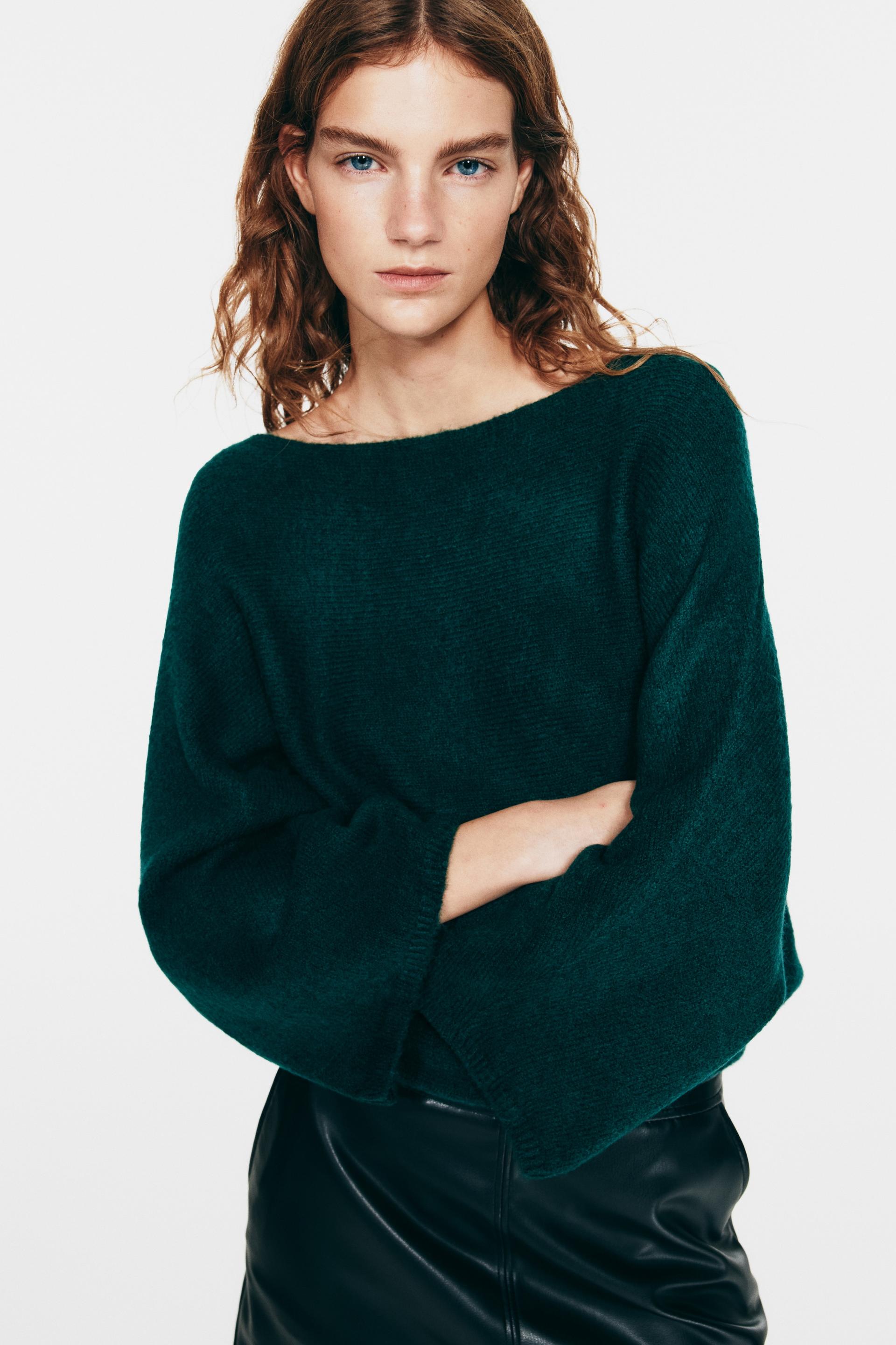 batwing-sleeved sweater