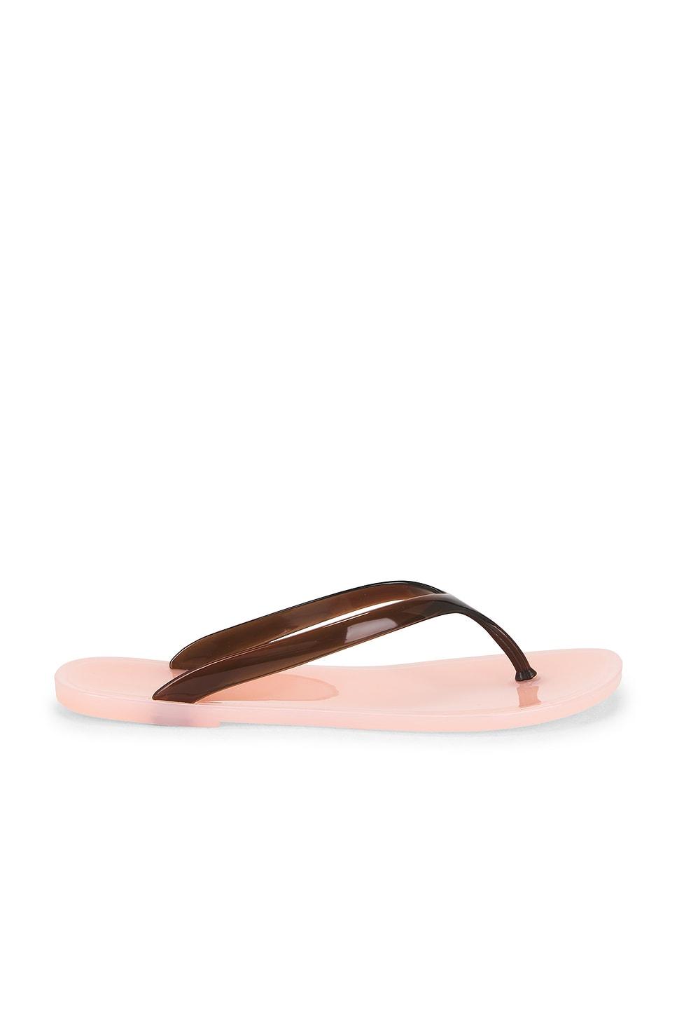 beach-day sandal