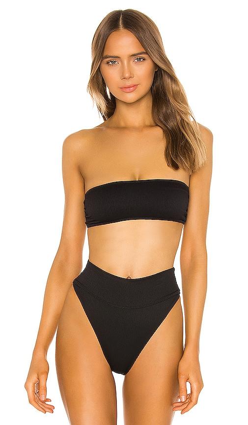 beach riot kelsey bikini top in black.