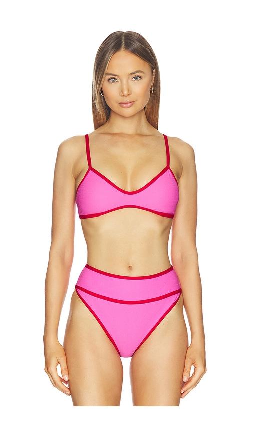 beach riot leona bikini top in pink.