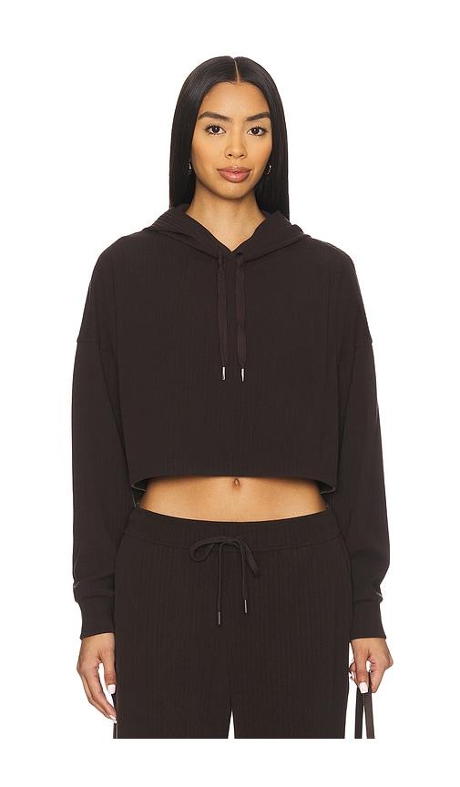 beyond yoga breathe easy ribbed cropped hoodie in brown.