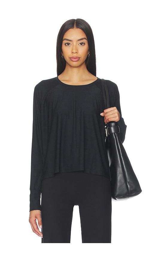 beyond yoga featherweight daydreamer pullover in black.