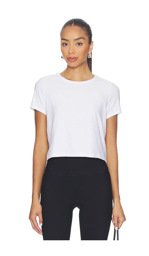 beyond yoga featherweight supreme cropped tee in white.