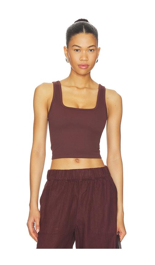beyond yoga seamless cropped tank top in brown.