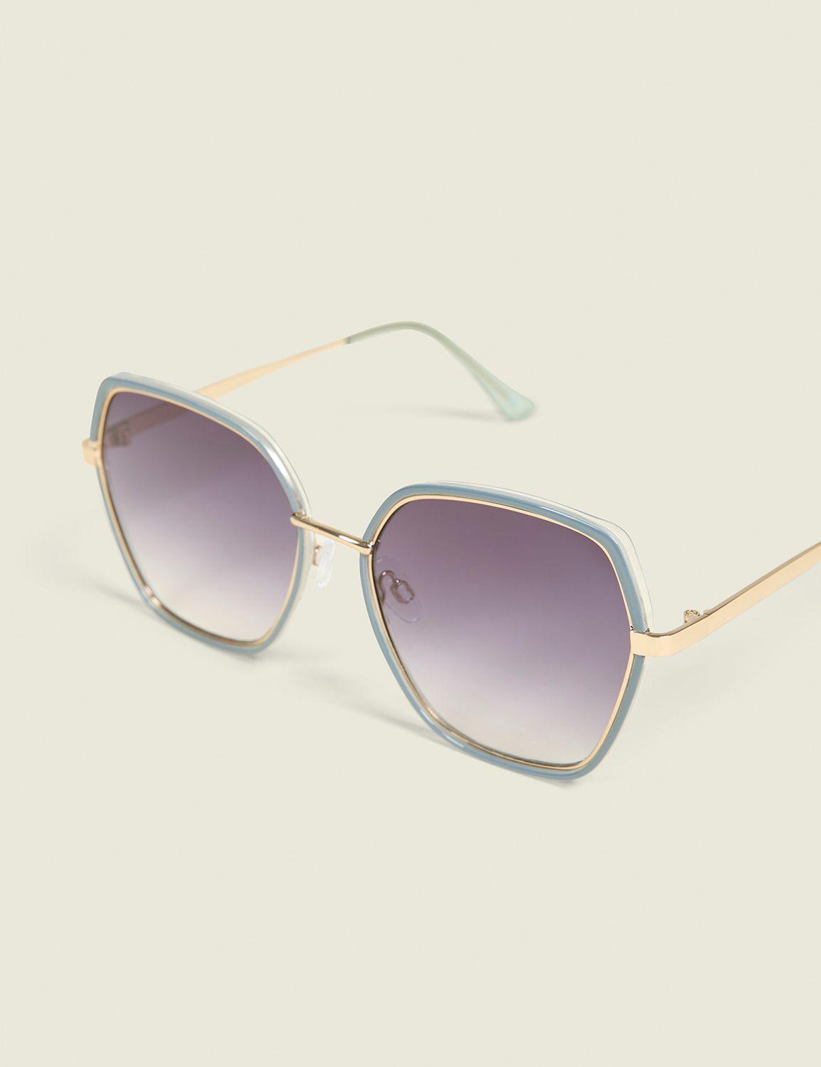 blue oversized sunlgasses