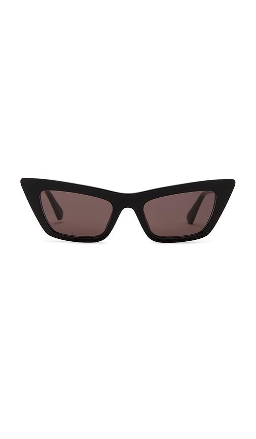 bottega veneta cat eye sunglasses in black.