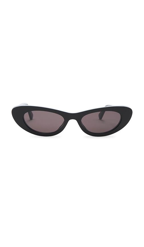 bottega veneta cat eye sunglasses in black.