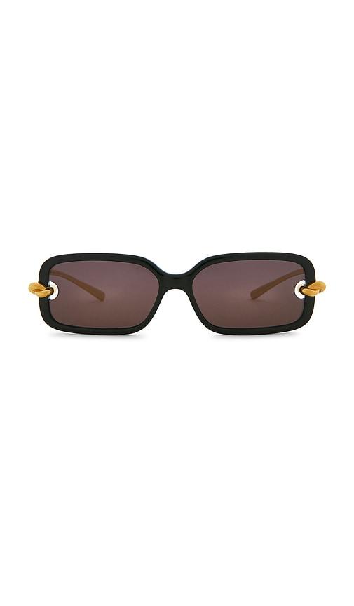 bottega veneta rectangular sunglasses in black.