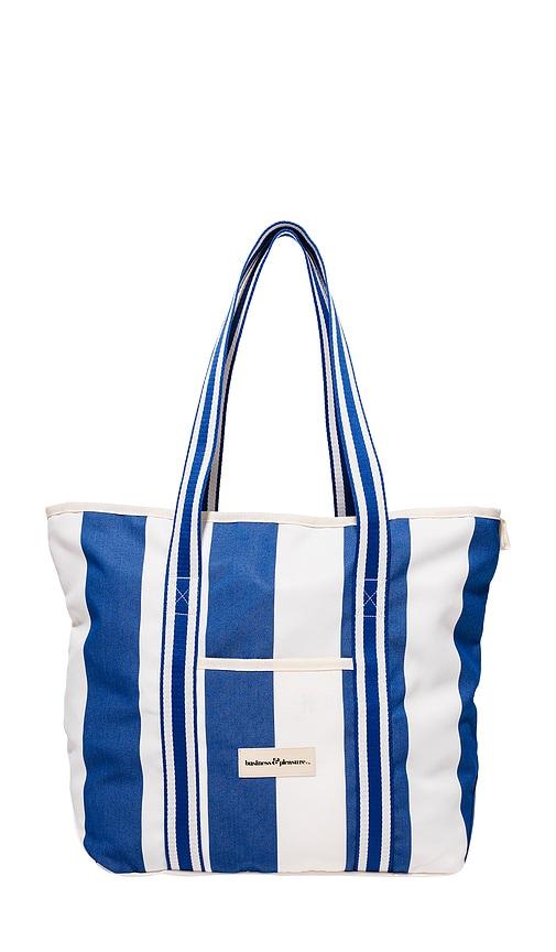 business & pleasure co. beach bag in blue,white.
