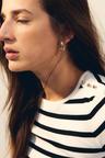 button-detail top
