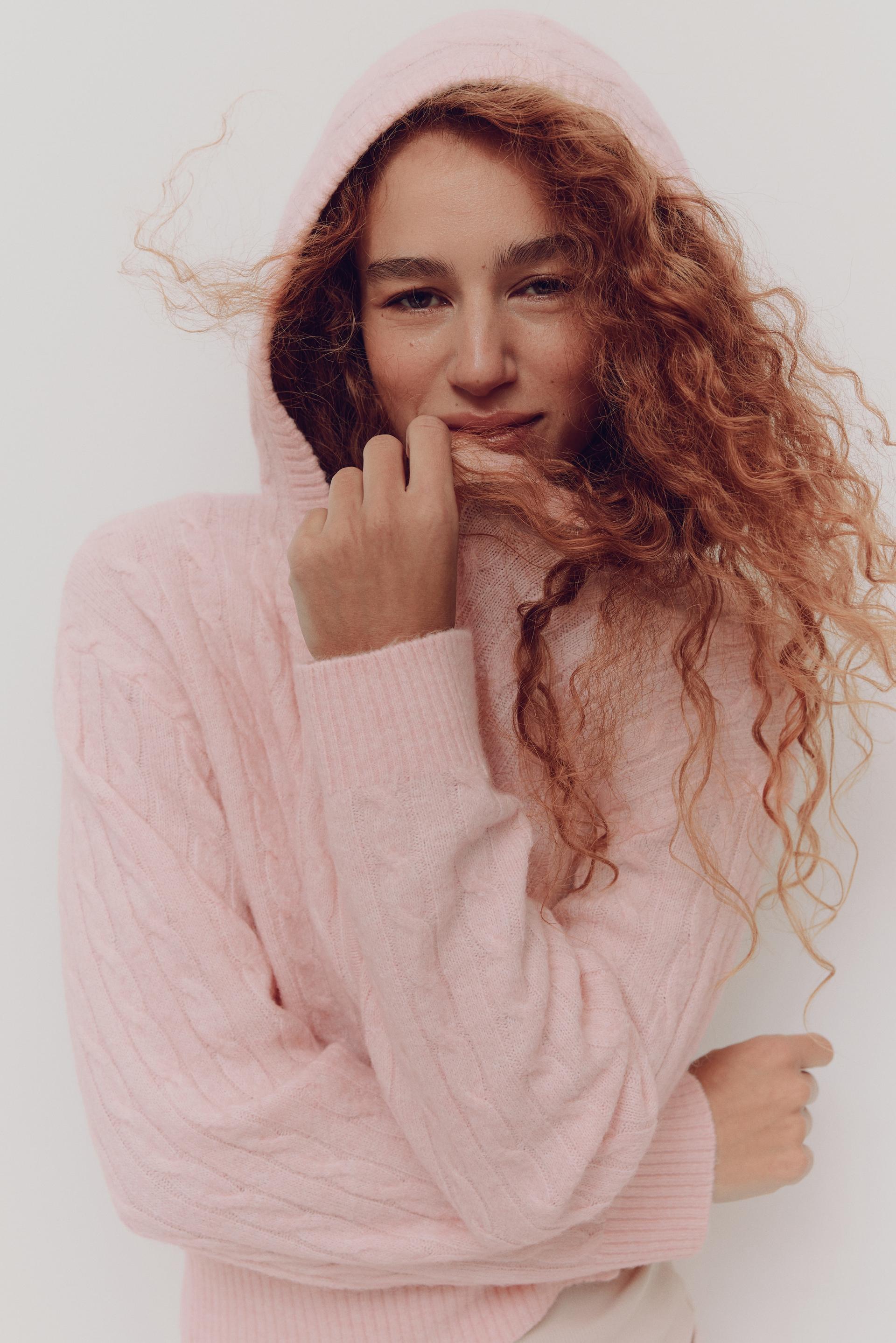 cable-knit cardigan with zipper