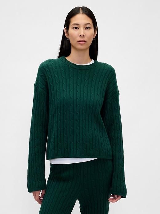 cashsoft cable-knit crewneck sweater