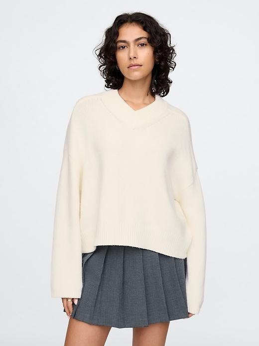 cashsoft cropped high v-neck sweater