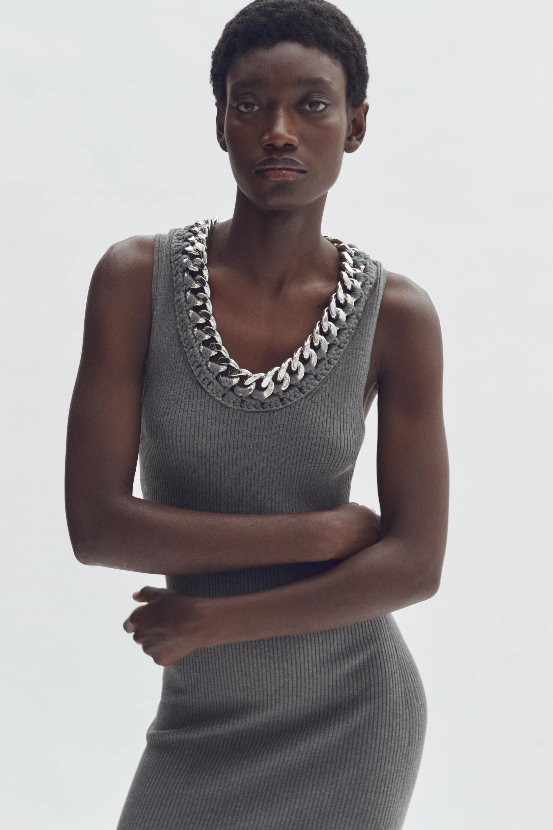 chain-detail ribbed dress