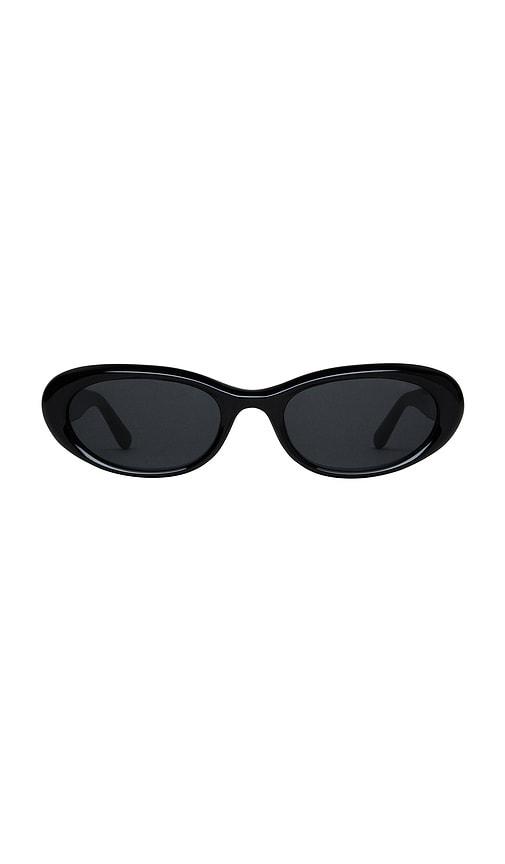 chimi x16 sunglasses in black.