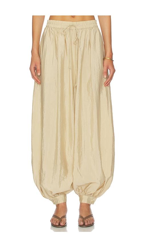 cinq a sept tumbled woven verne pant in beige.