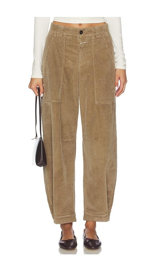 closed rhannon pant in beige.