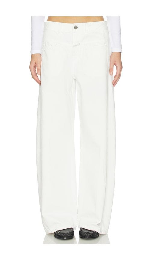 closed tori barrel jeans in white.