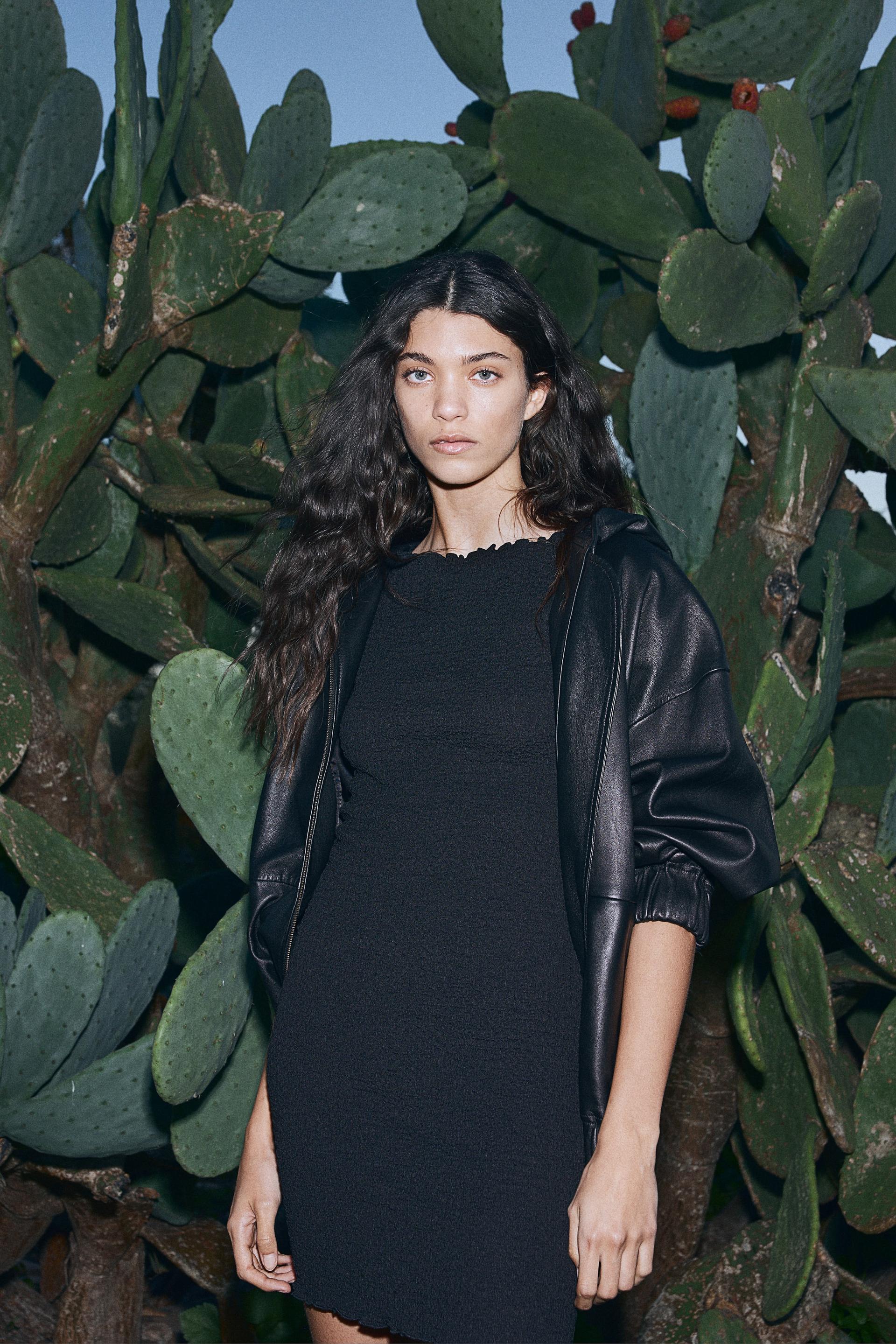 crinkled dress with overlocked trim
