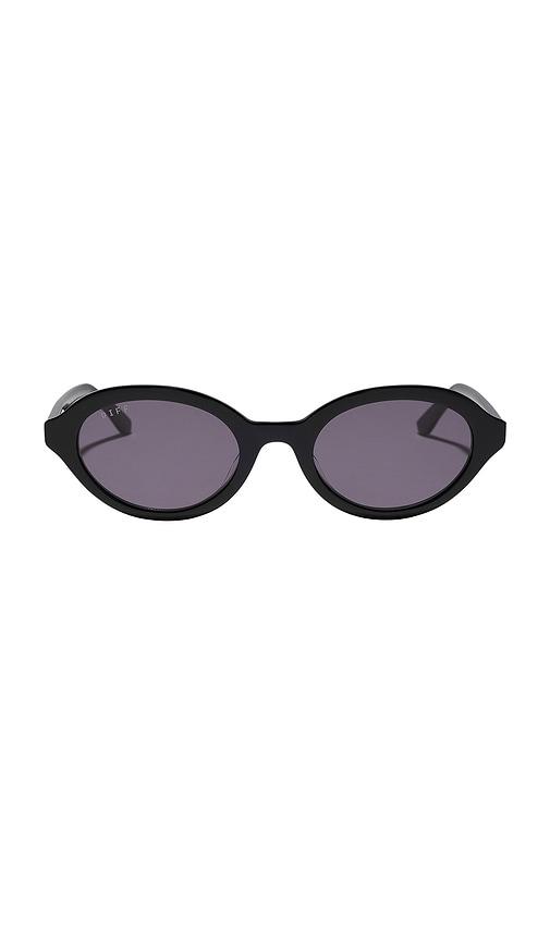diff eyewear x rachael kirkonnell 90s oval sunglasses in black.