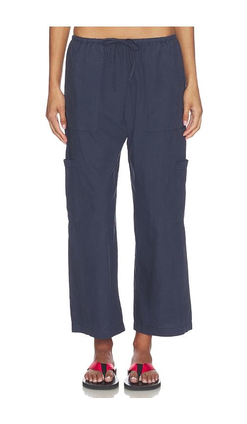 donni. the pop drawstring cargo pant in navy.