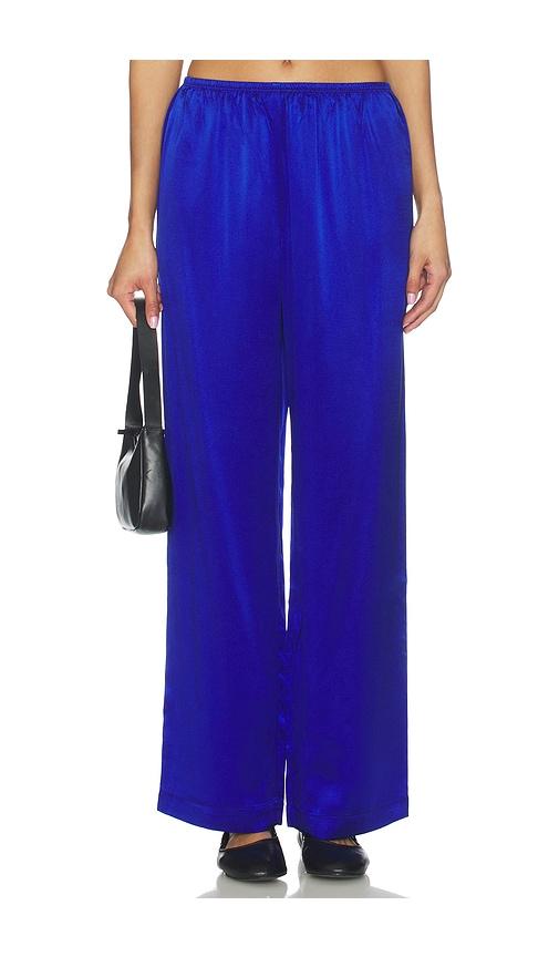 donni. the silk simple pant in royal.