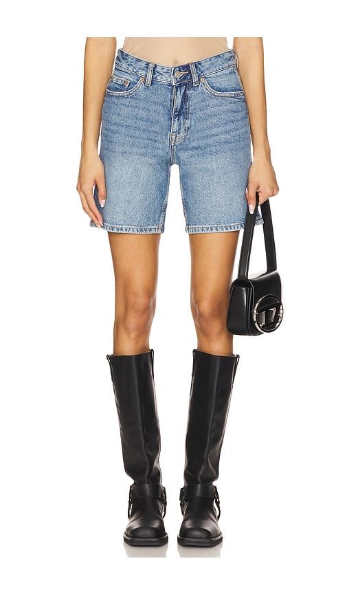 dr. denim arch shorts in blue.