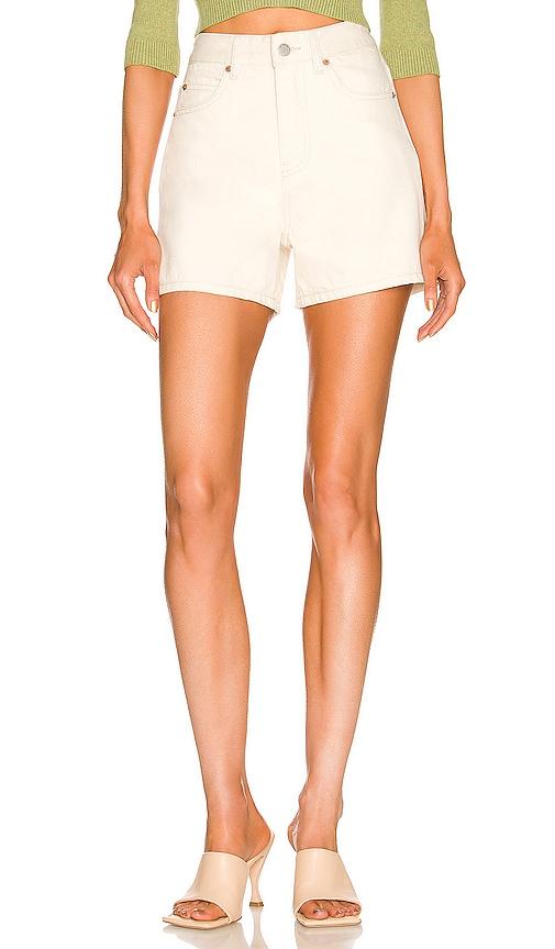 dr. denim nora shorts in cream.