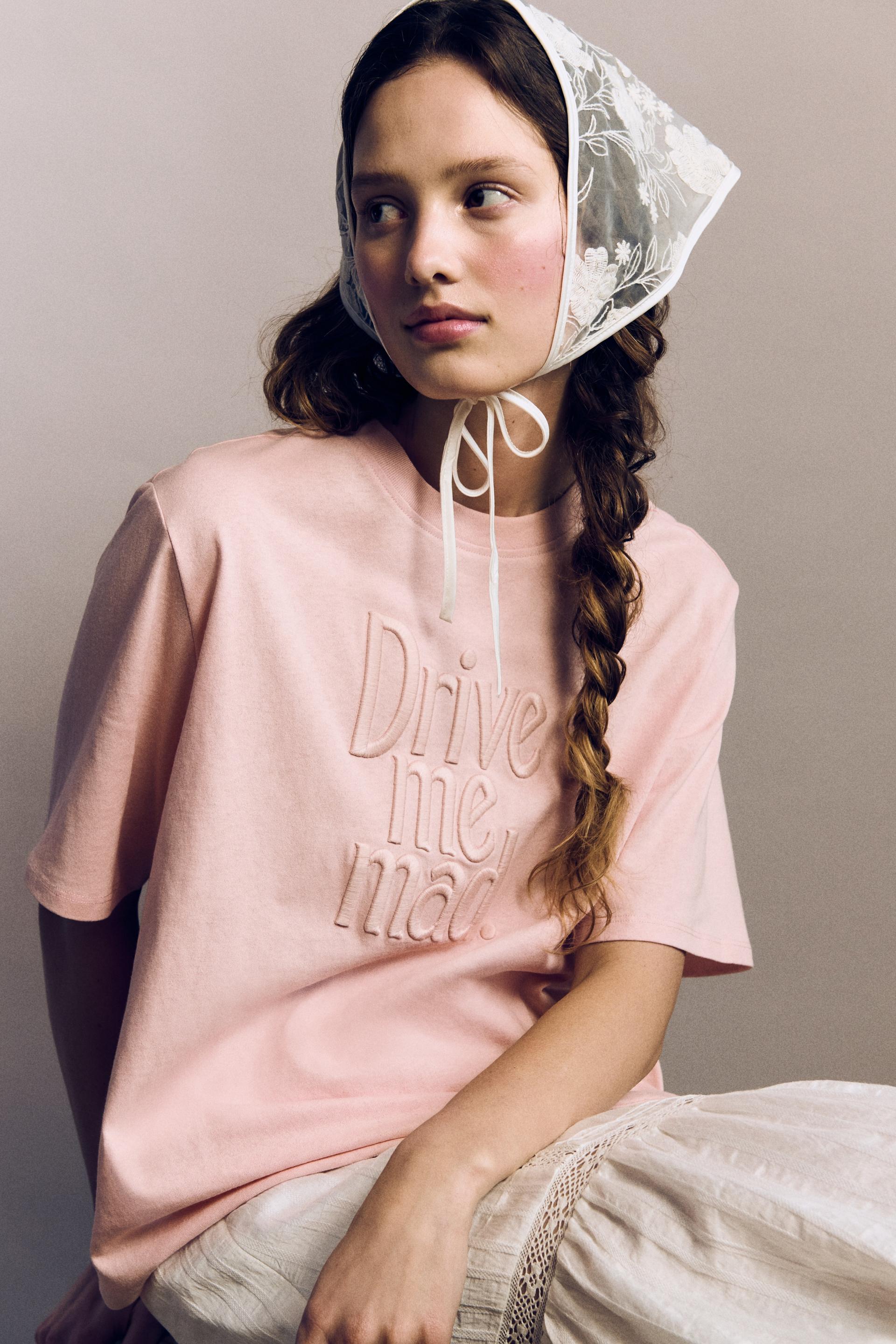 embroidered-detail t-shirt