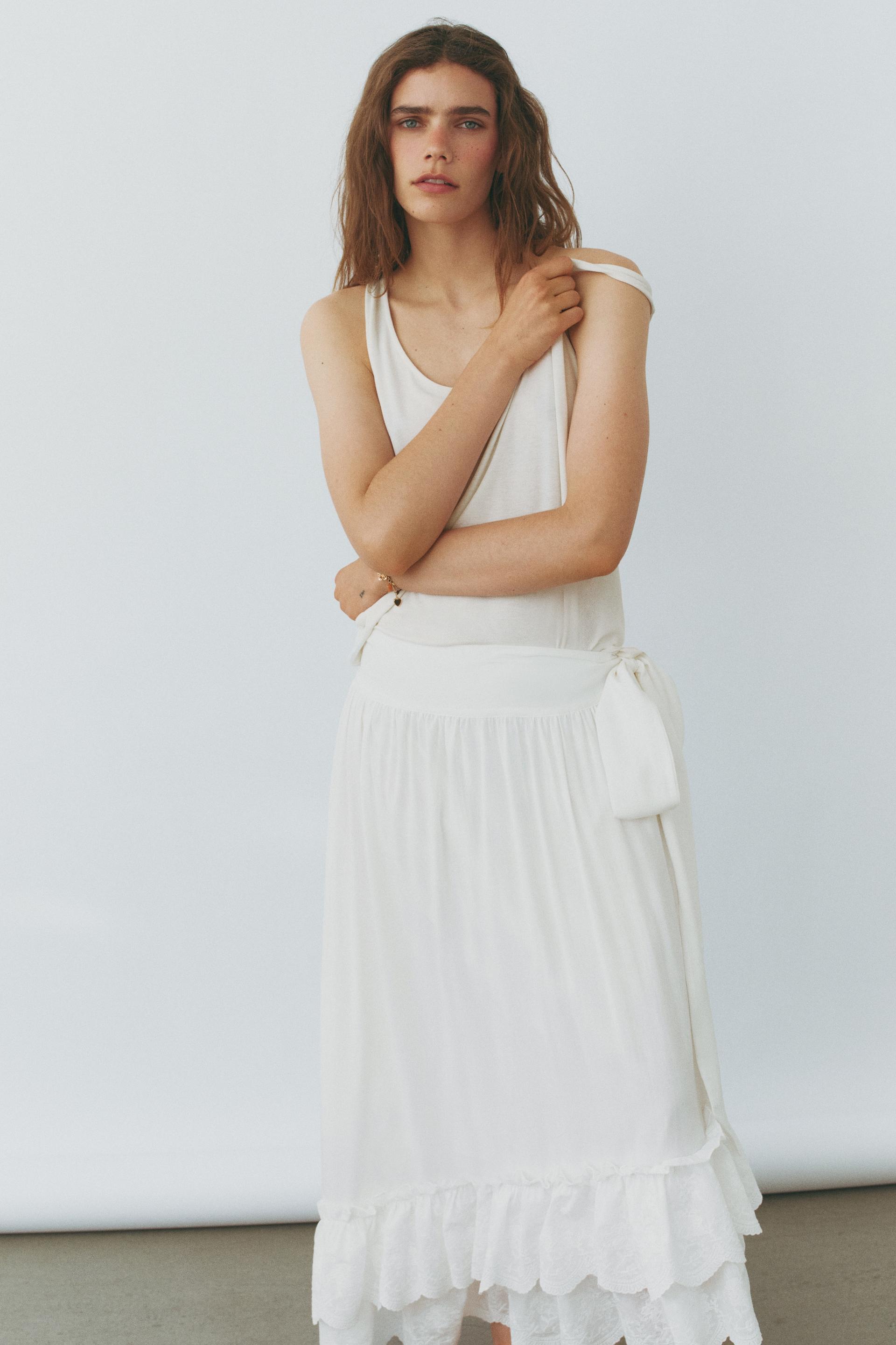 embroidered ruffle-trimmed skirt