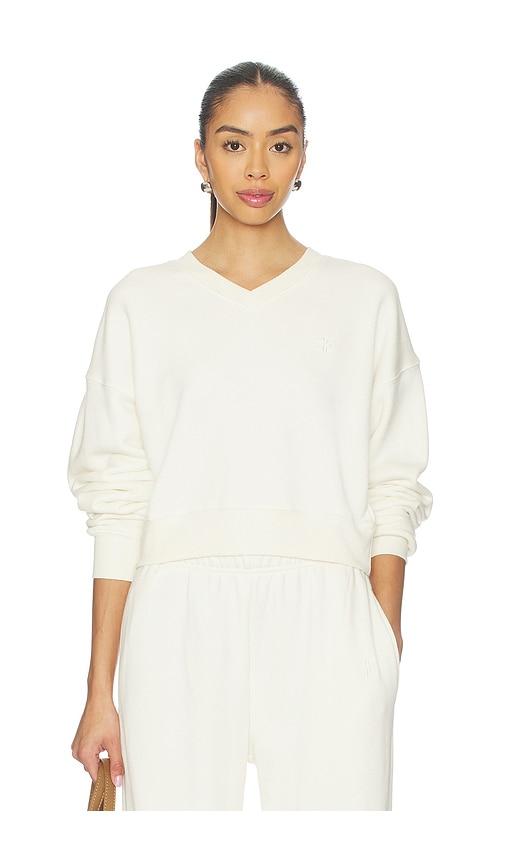 eterne cropped v-neck sweatshirt in cream.