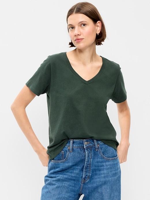 everywear v-neck t-shirt