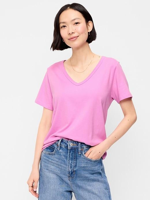 everywear v-neck t-shirt