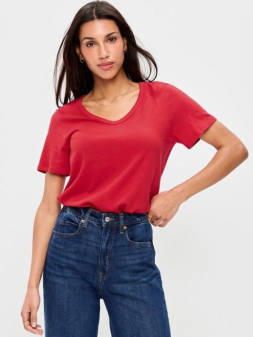 everywear v-neck t-shirt