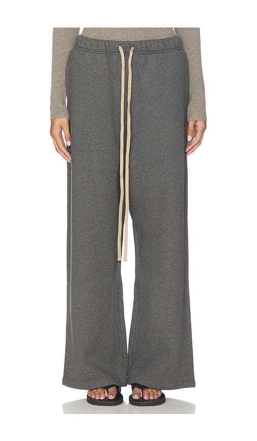 fear of god essentials lounge sweatpant in charcoal.