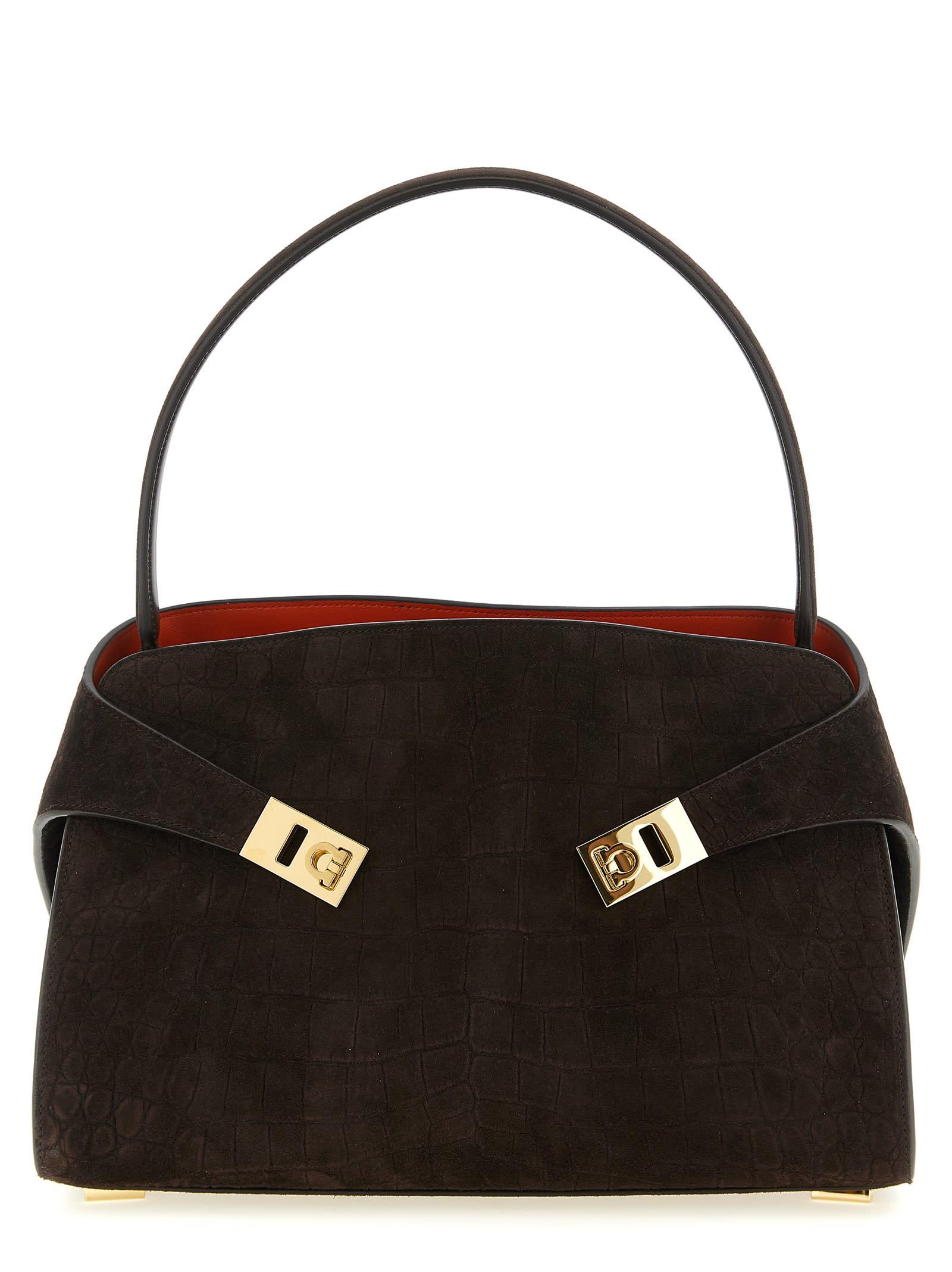 ferragamo hug soft (m) shoulder bag