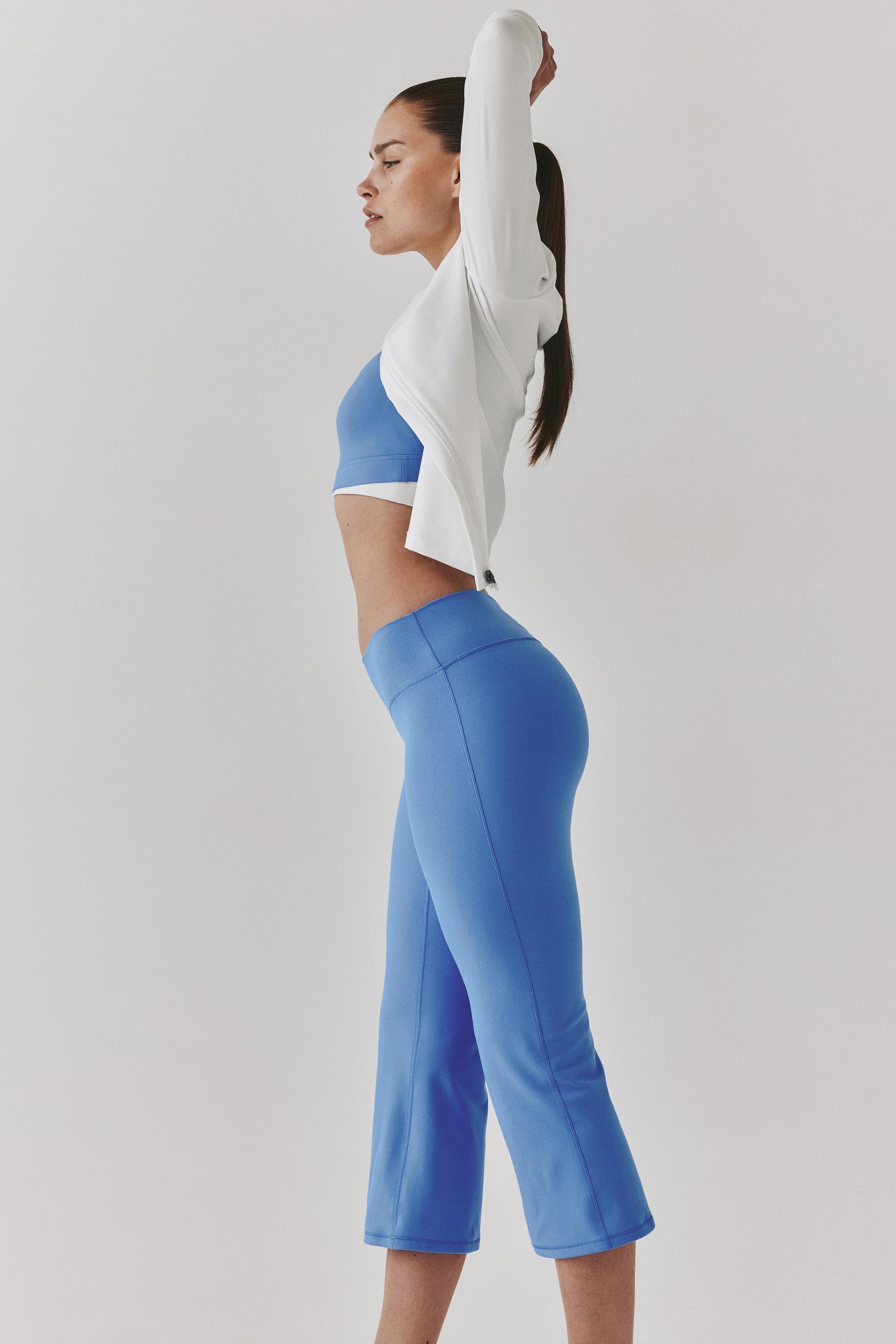 flared capri sports leggings with softmove™