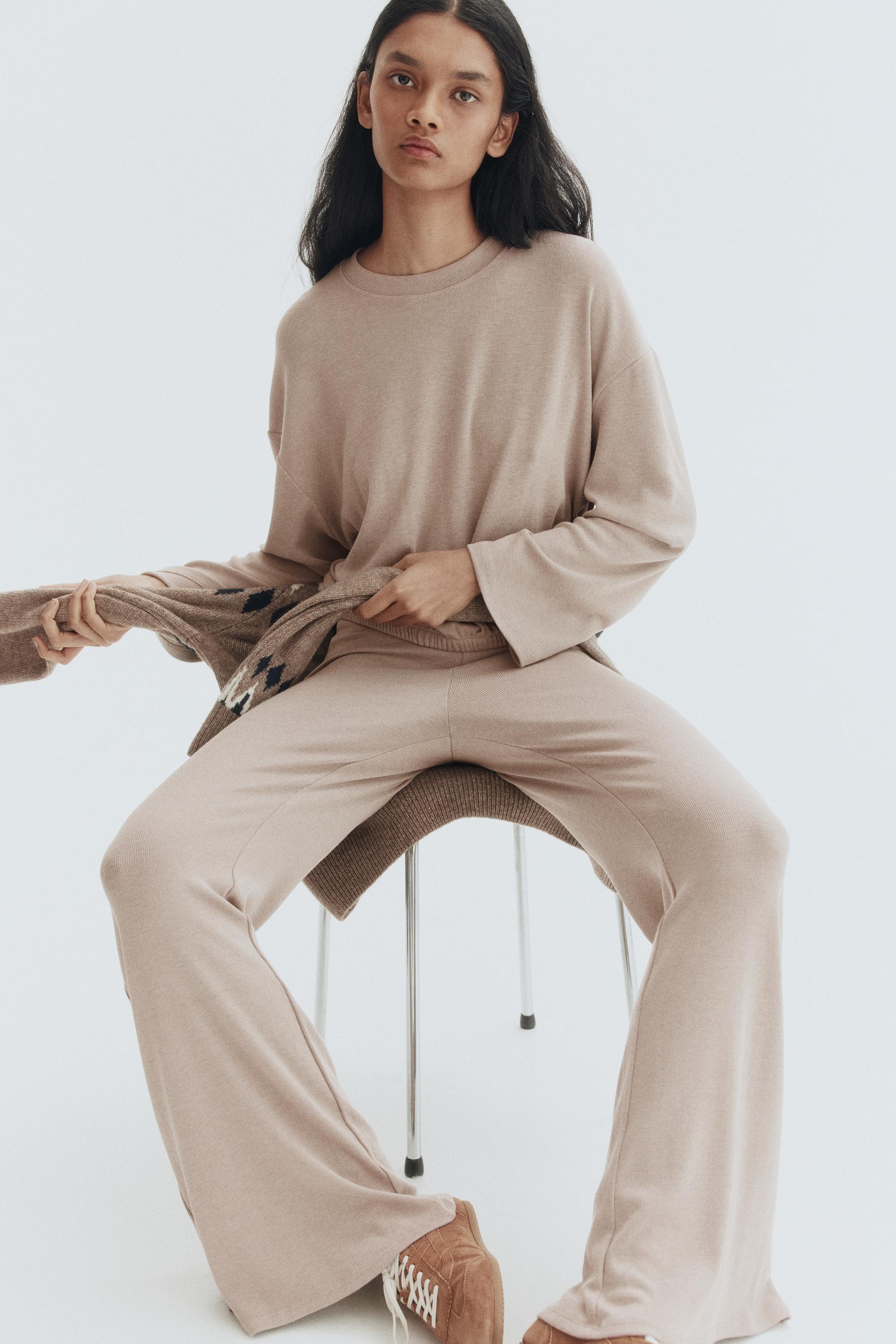 flared fine-knit trousers