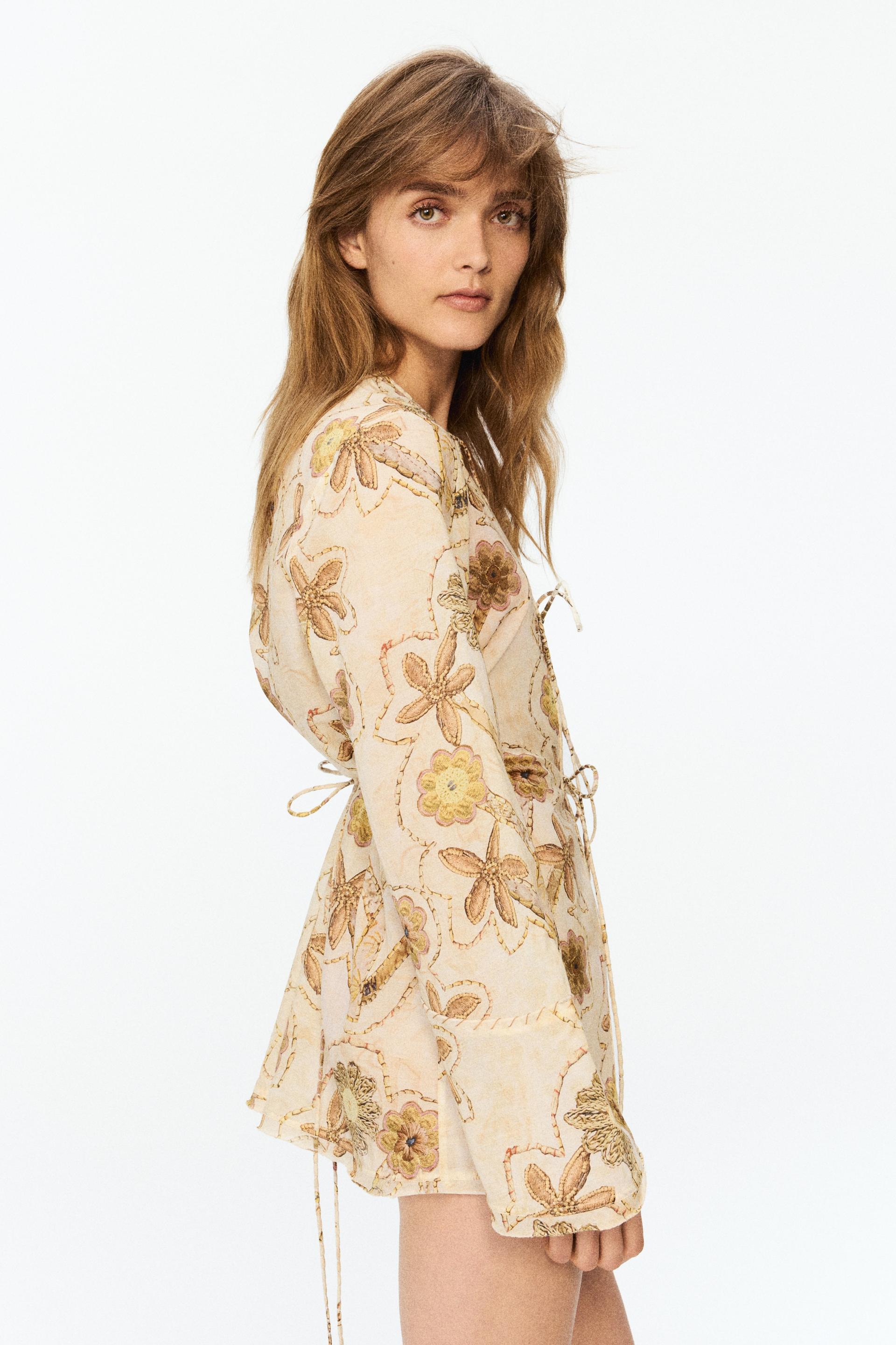 floral-print tie-front blouse