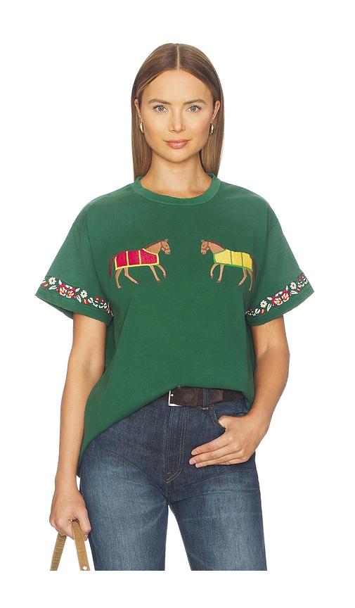 found embroidered horse equine tee in green.
